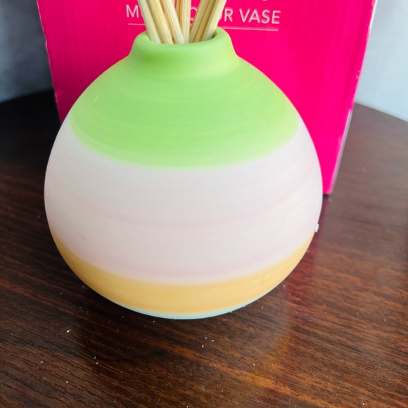 🌸 Pink Zebra Reed Diffuser Multicolor Vase - Picture 3 of 4